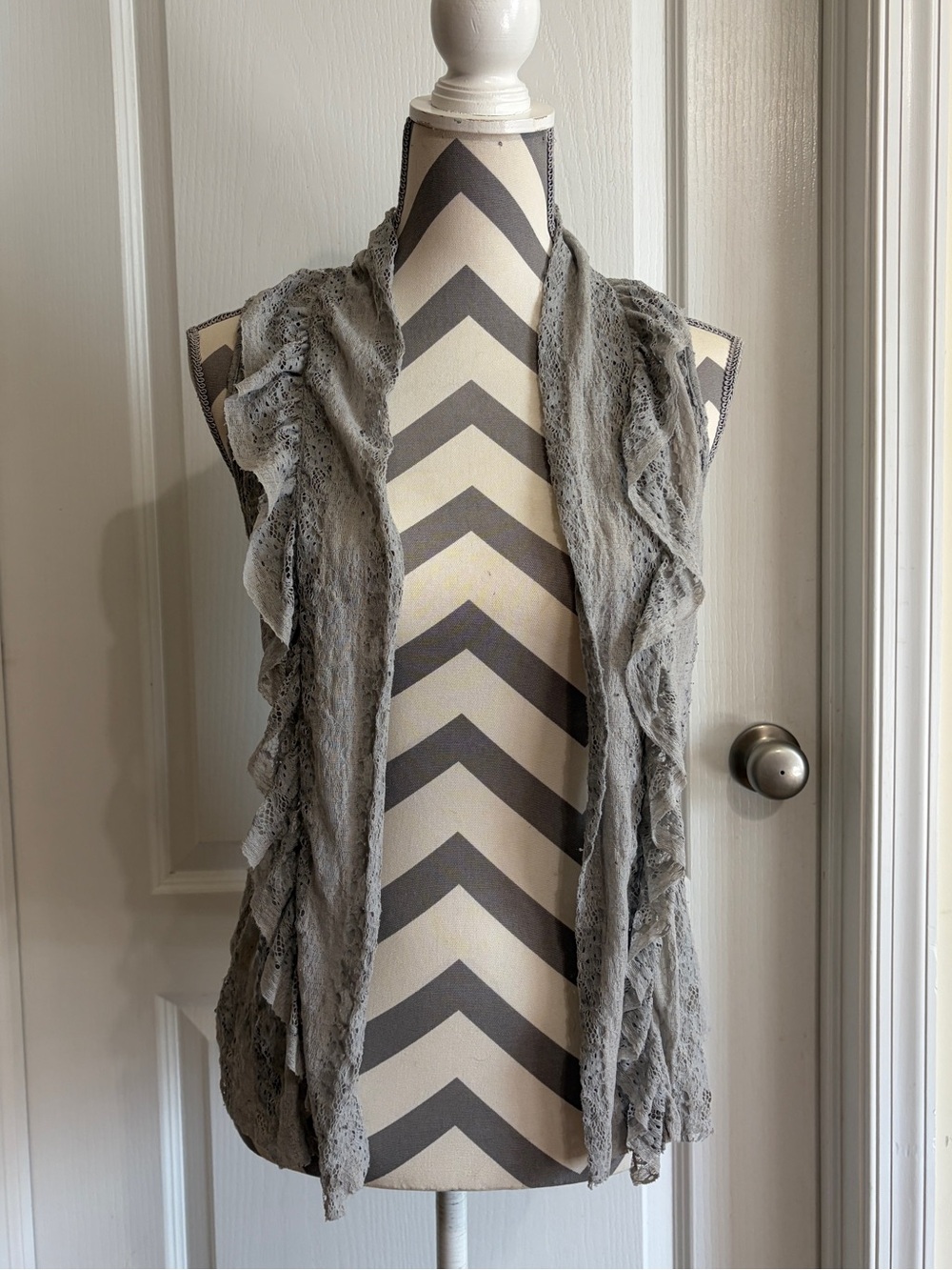 Y2K Weavers Size Large Lace Open Front Vest
